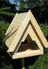 Каким образом соорудить простую кормушку для птиц в виде домика?